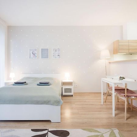 Apartmán The Chic Crib With Balcony Budapešť Exteriér fotografie