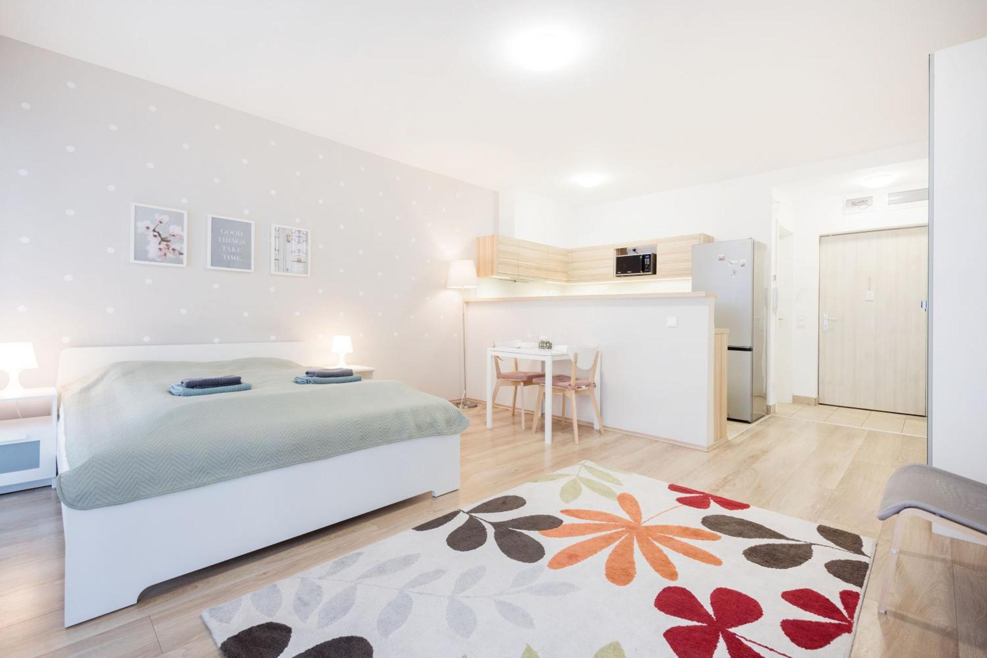 Apartmán The Chic Crib With Balcony Budapešť Exteriér fotografie
