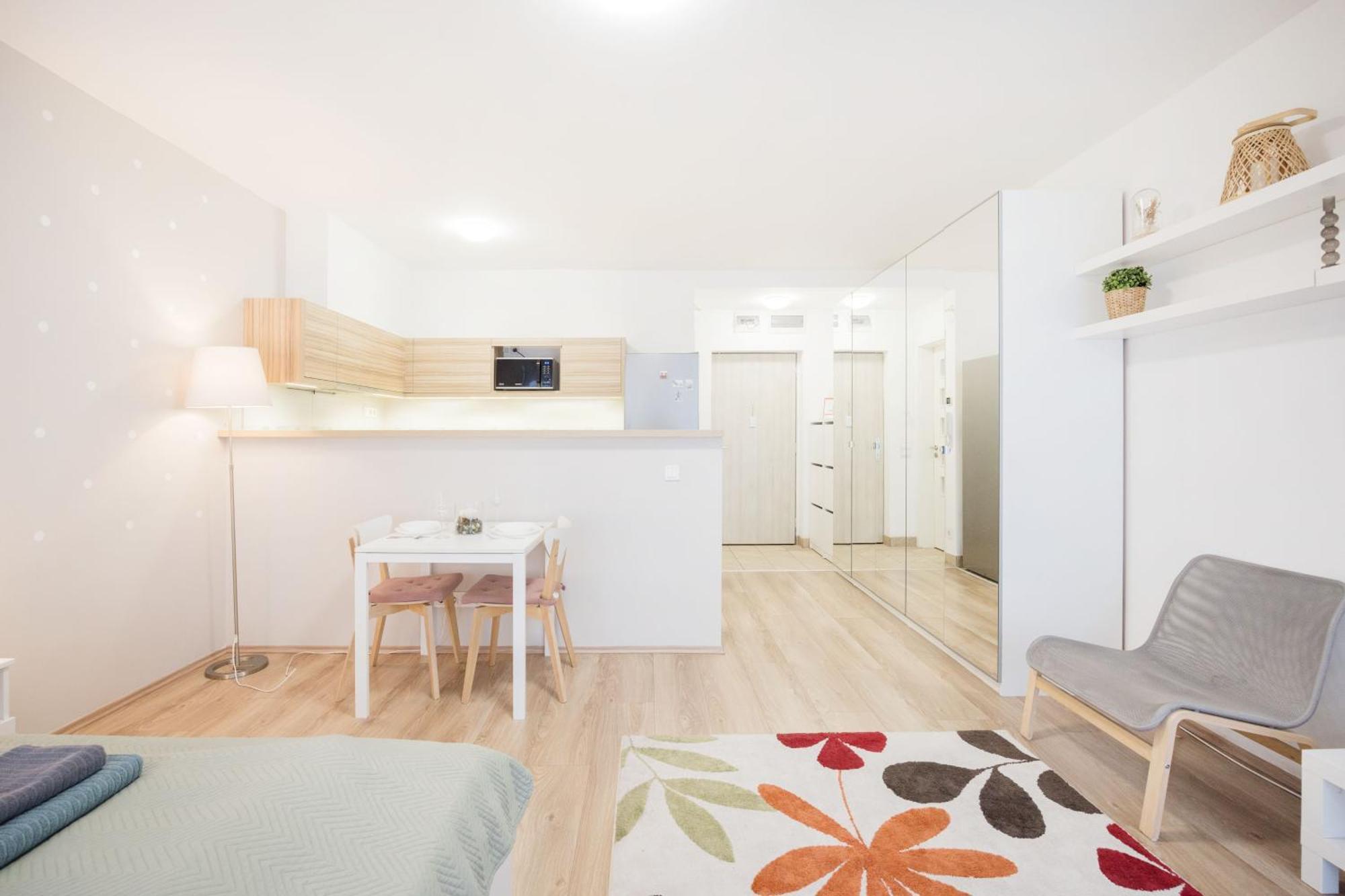 Apartmán The Chic Crib With Balcony Budapešť Exteriér fotografie